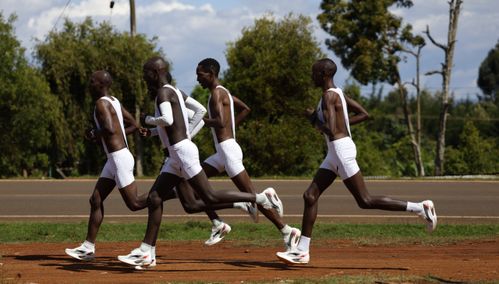 科技創(chuàng)新,李寧突圍