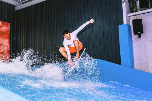 滑板沖浪 陸地上的海浪激情